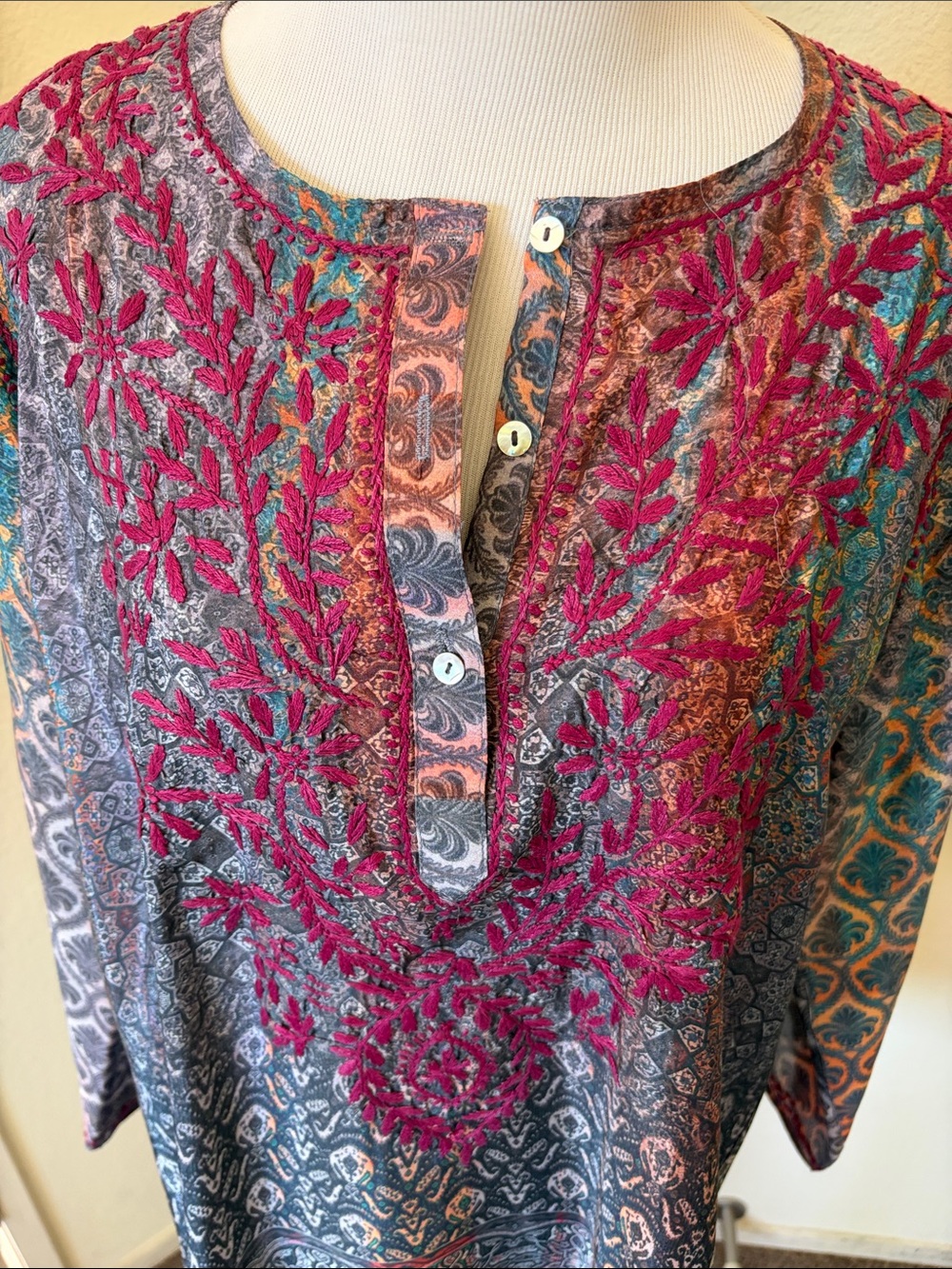 Long-Sleeve Embroidered Tunic Top in Teal and Magenta - Picture 2 of 4